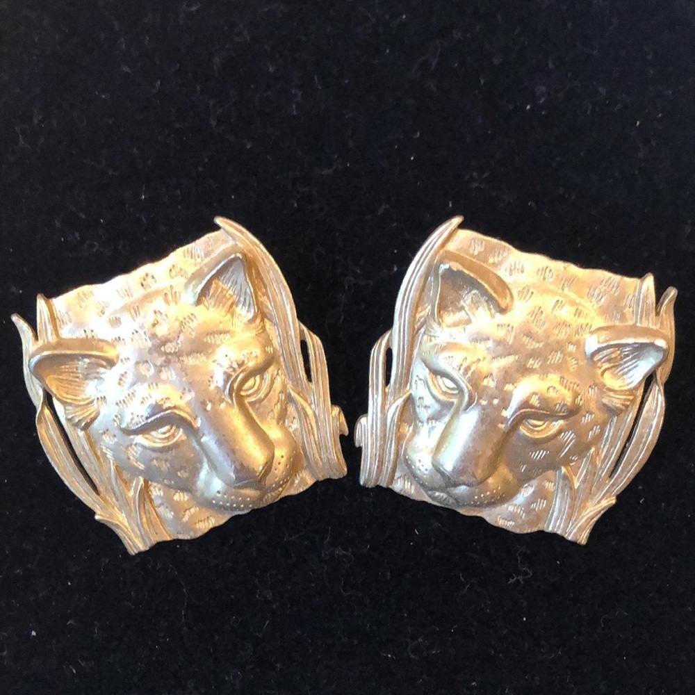 Vintage 3D Big Cat Leopard Pierced Earrings Matte Gold tone